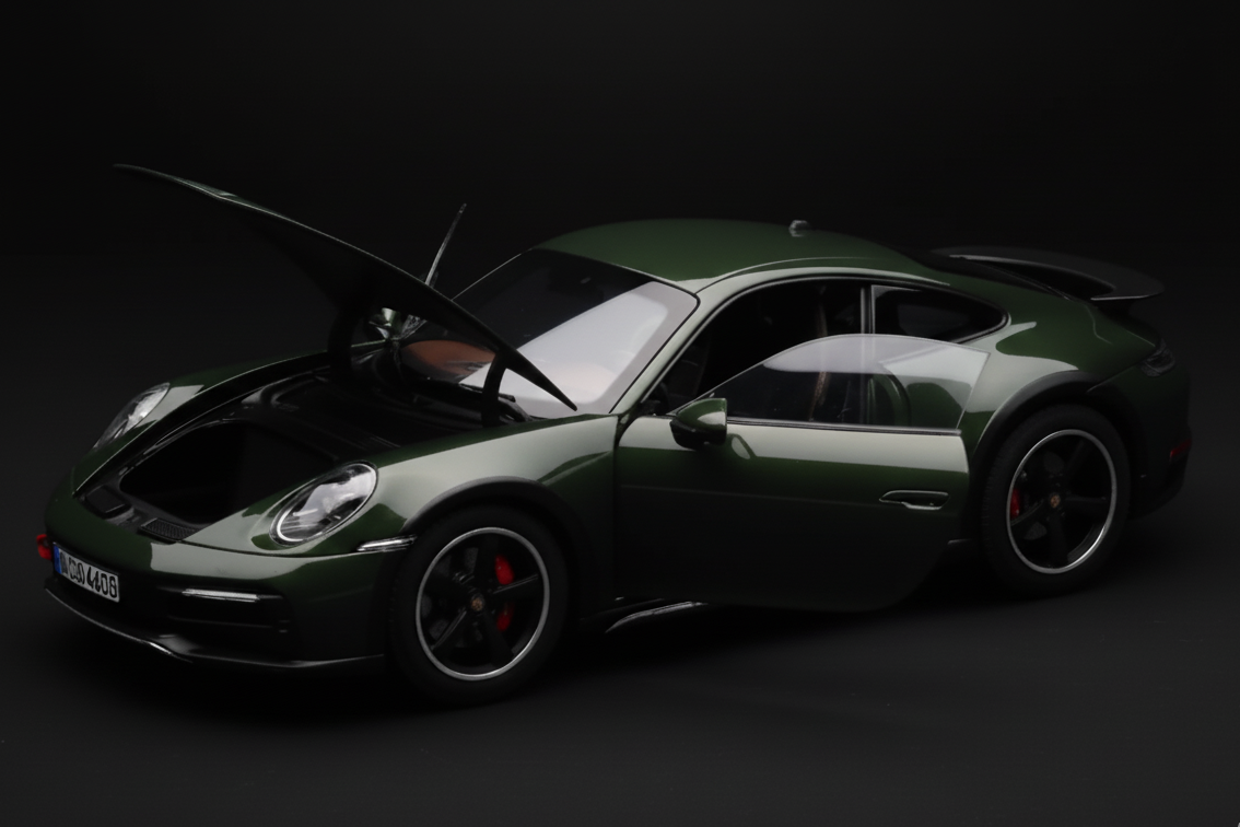 Porsche 911 992 Dakar Oak Green Metallic - MiniTorque 1:18